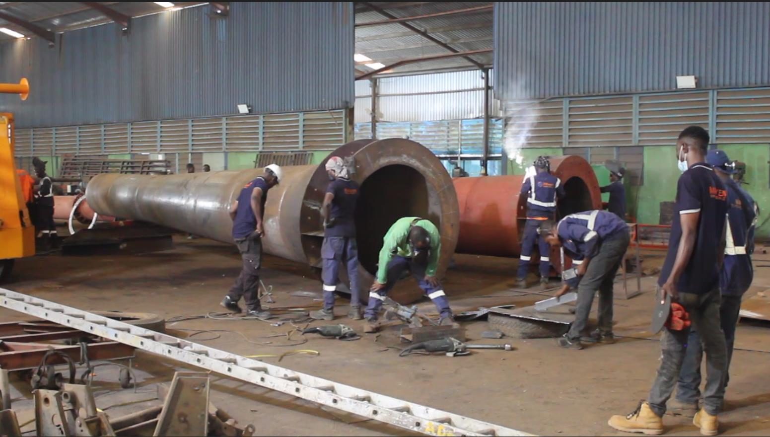 Fabrication at the Maven workshop, photograph 2