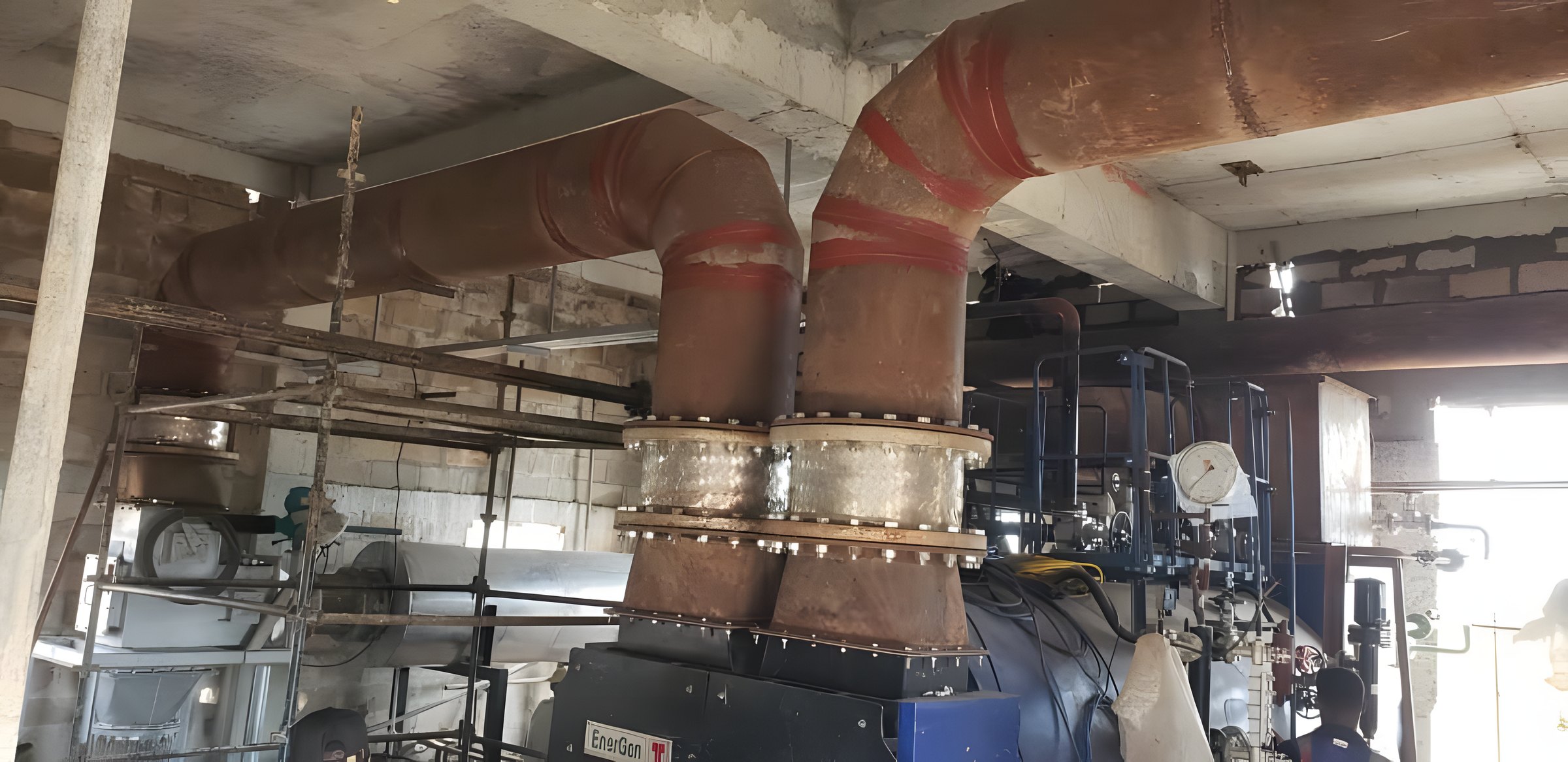 Large flue duct with expansion joint feeding a boiler economiser and heat recovery section